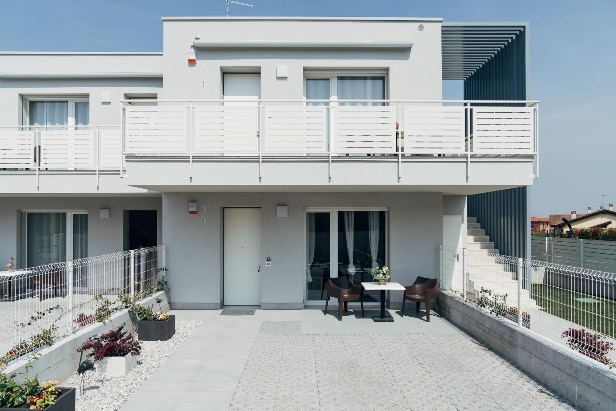 The Prince - Luxury Apartments With Pool Песк'єра-дель-Гарда Екстер'єр фото